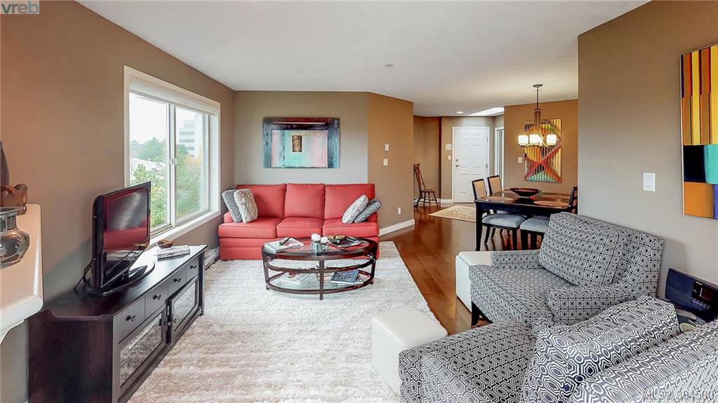  402 3700 Carey Road, Victoria, BC 384580 McCollom Real Estate Ltd.