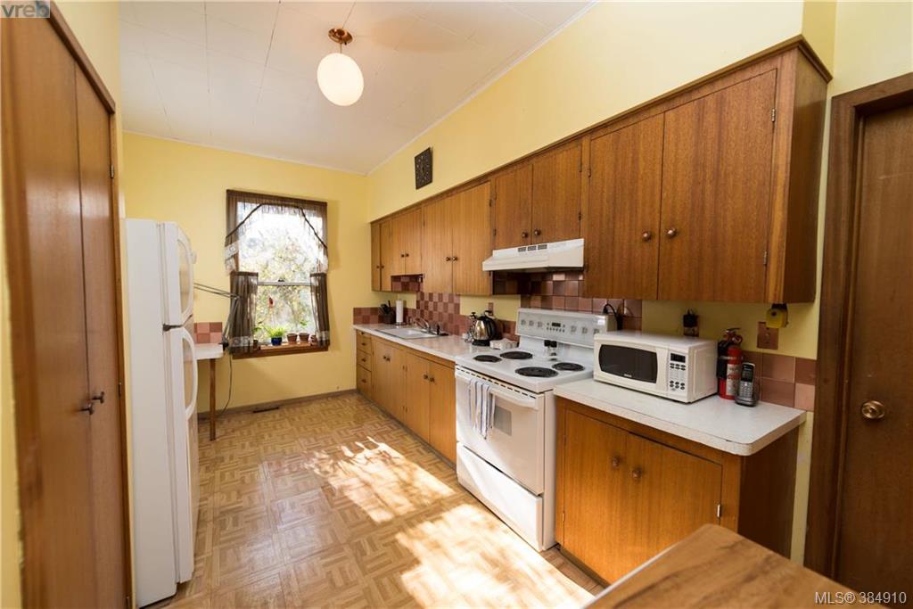 2654 Fernwood Road, Victoria, BC 384910 Dane Kingsbury Real Estate