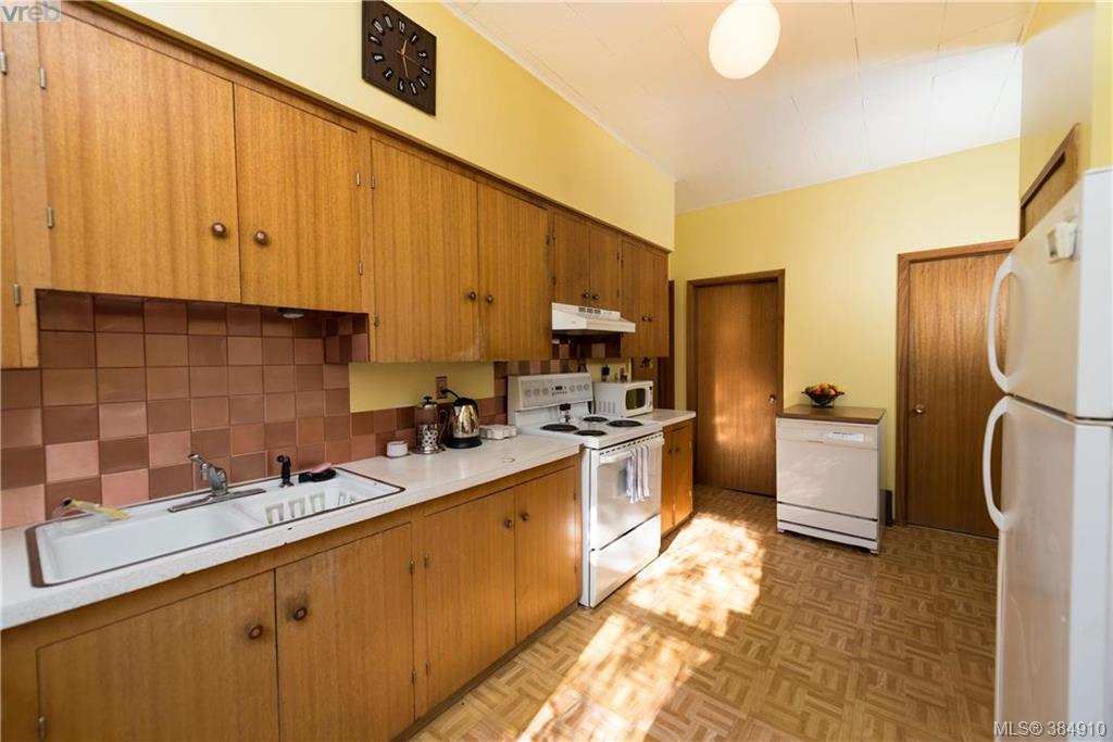 2654 Fernwood Road, Victoria, BC 384910 Dane Kingsbury Real Estate