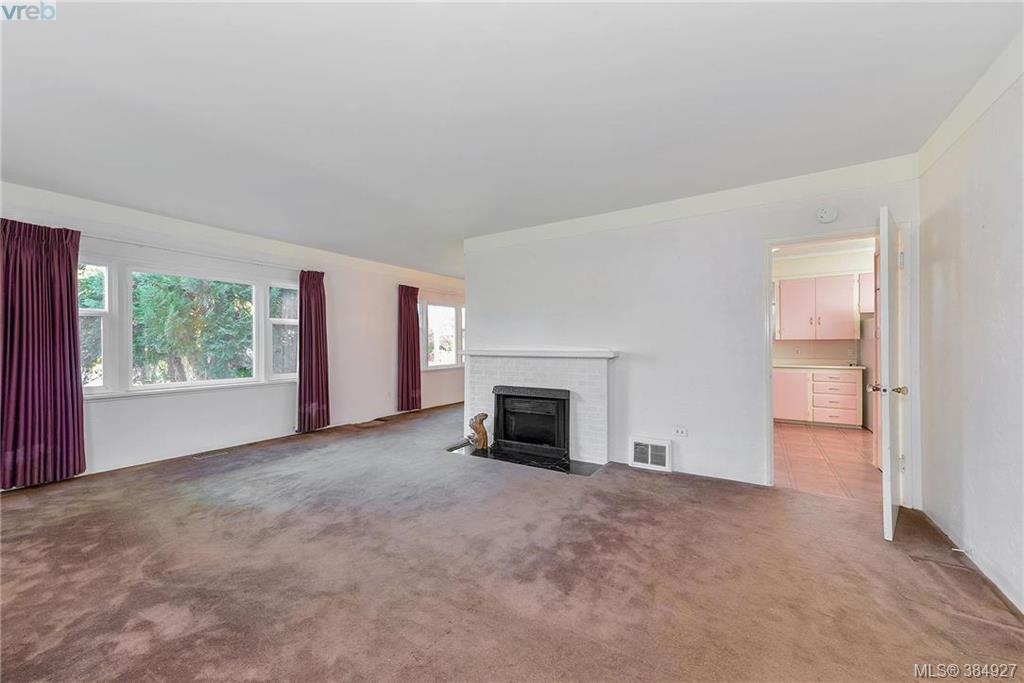 2051 Kings Road, Victoria, BC 384927 Miles Takacs