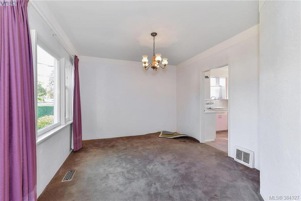 2051 Kings Road, Victoria, BC 384927 Miles Takacs