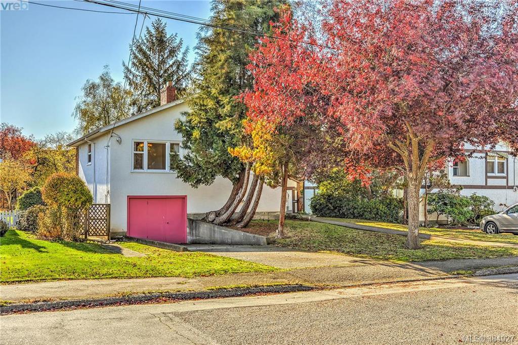 2051 Kings Road, Victoria, BC 384927 Miles Takacs