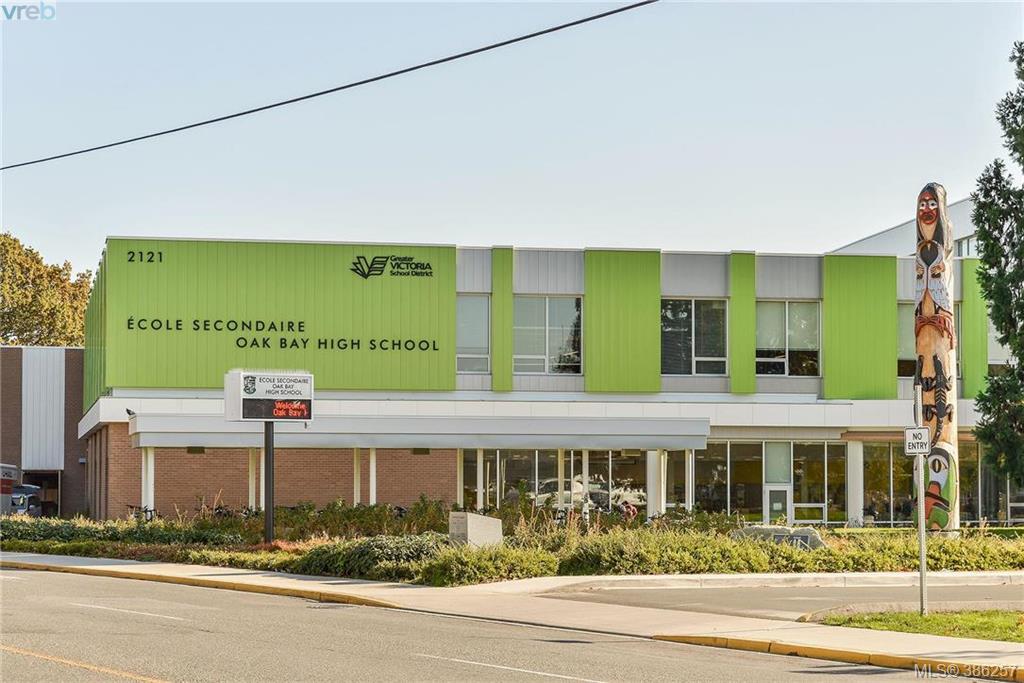 2235 Epworth Street, Victoria, BC 386257 Miles Takacs