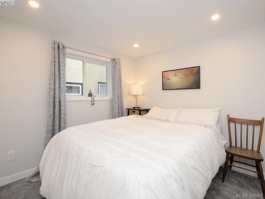 2235 Epworth Street, Victoria, BC 386257 Miles Takacs