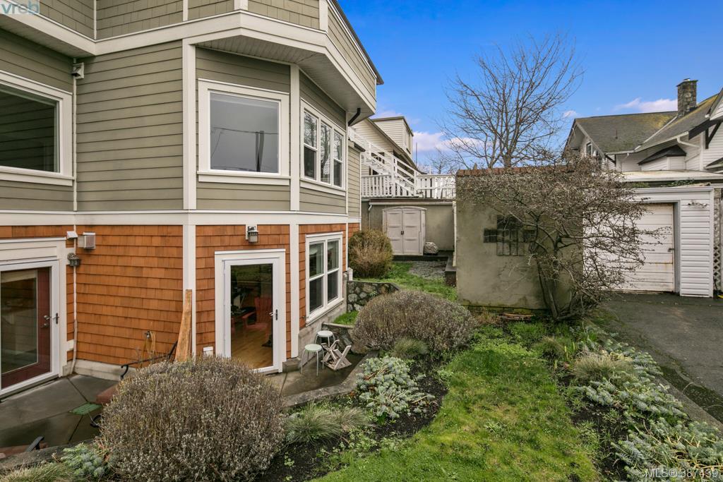  2 9 Moss Street, Victoria, BC 387439 Mark Rice Personal Real