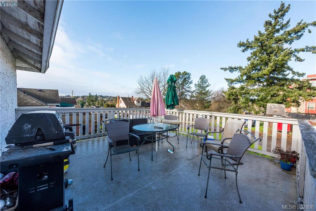 2816 Irma Street, Victoria, BC 387808 Paul Vandermade