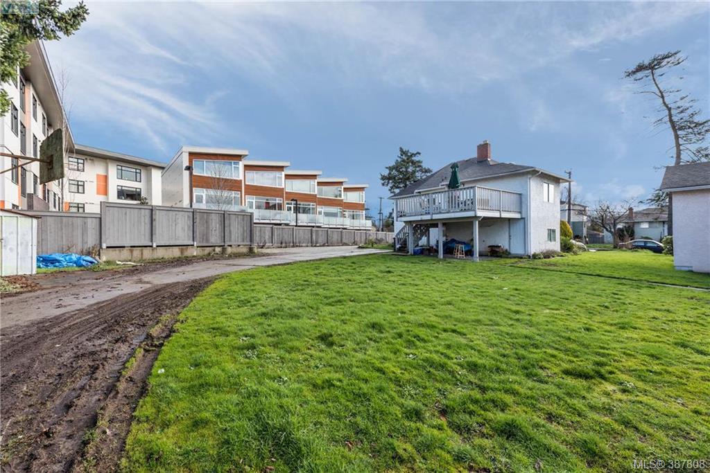 2816 Irma Street, Victoria, BC 387808 Paul Vandermade