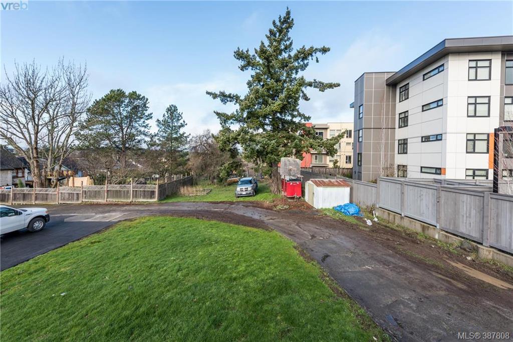 2816 Irma Street, Victoria, BC 387808 Paul Vandermade