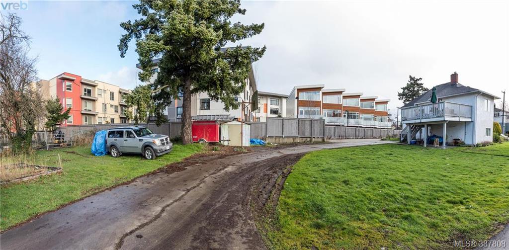 2816 Irma Street, Victoria, BC 387808 Paul Vandermade