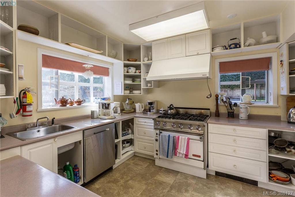  304 1246 Fairfield Road, Victoria, BC 388127 The House Selling Group