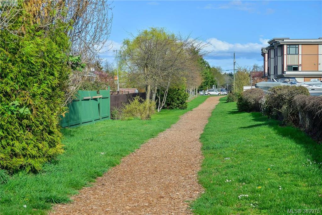  73 2070 Amelia Avenue, Sidney, BC 389975 Miles Takacs