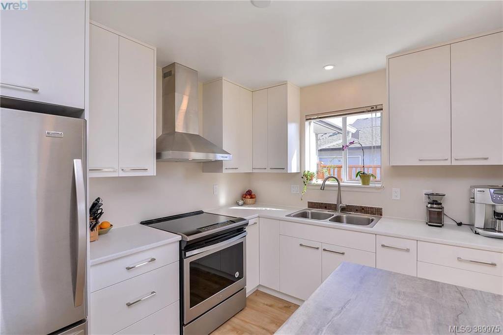  73 2070 Amelia Avenue, Sidney, BC 389975 Miles Takacs