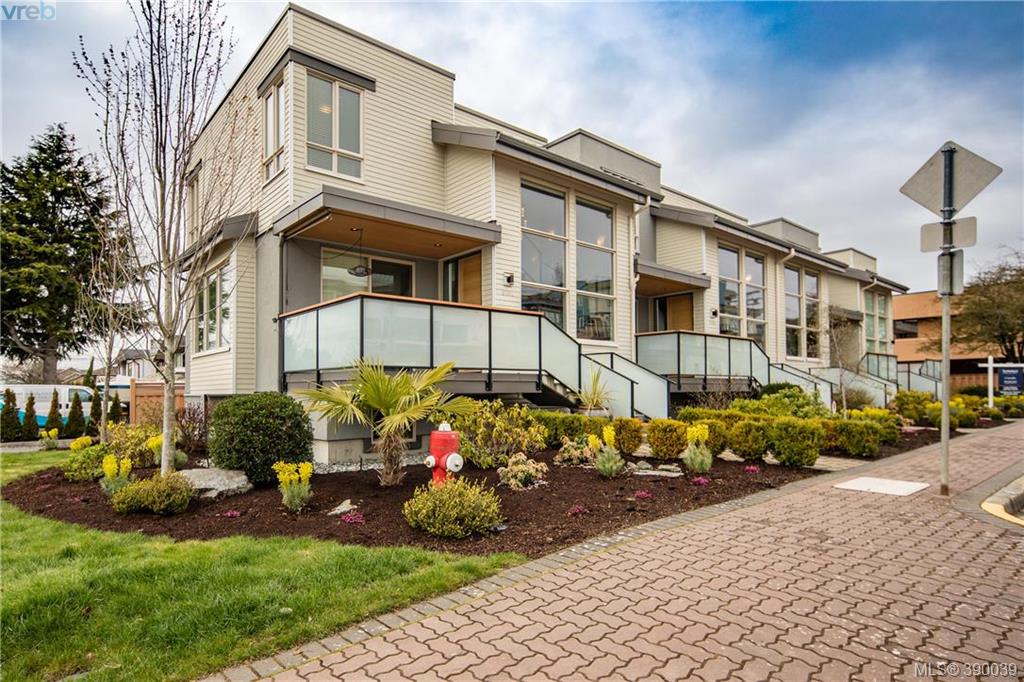 9704 Fifth Street, Sidney, BC 390039 Victoria Real Estate Specialist