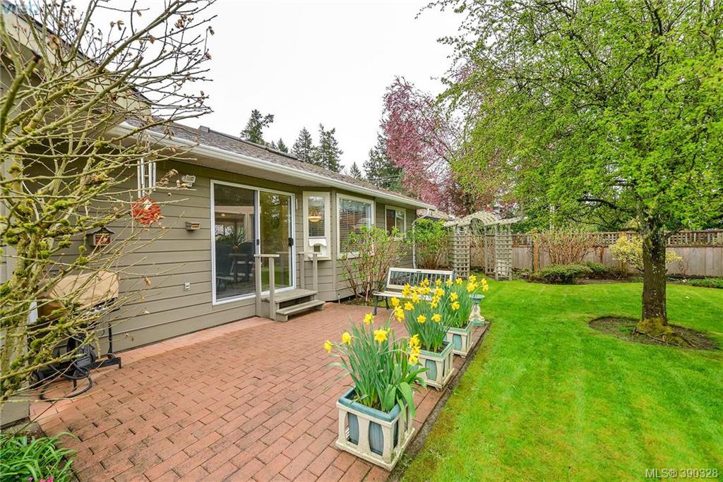 4954 Highgate Road, Victoria, BC 390328 The House Selling Group