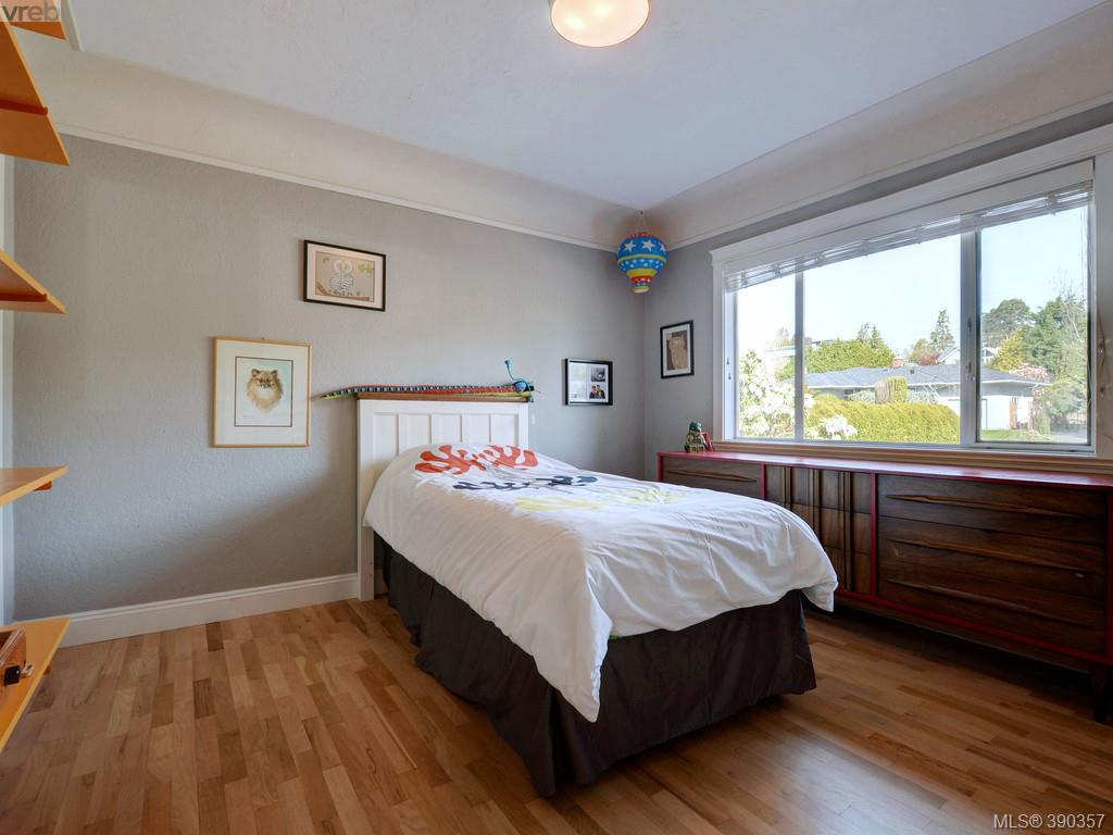 1655 Warren Gardens, Victoria, BC 390357 Mike Boorman