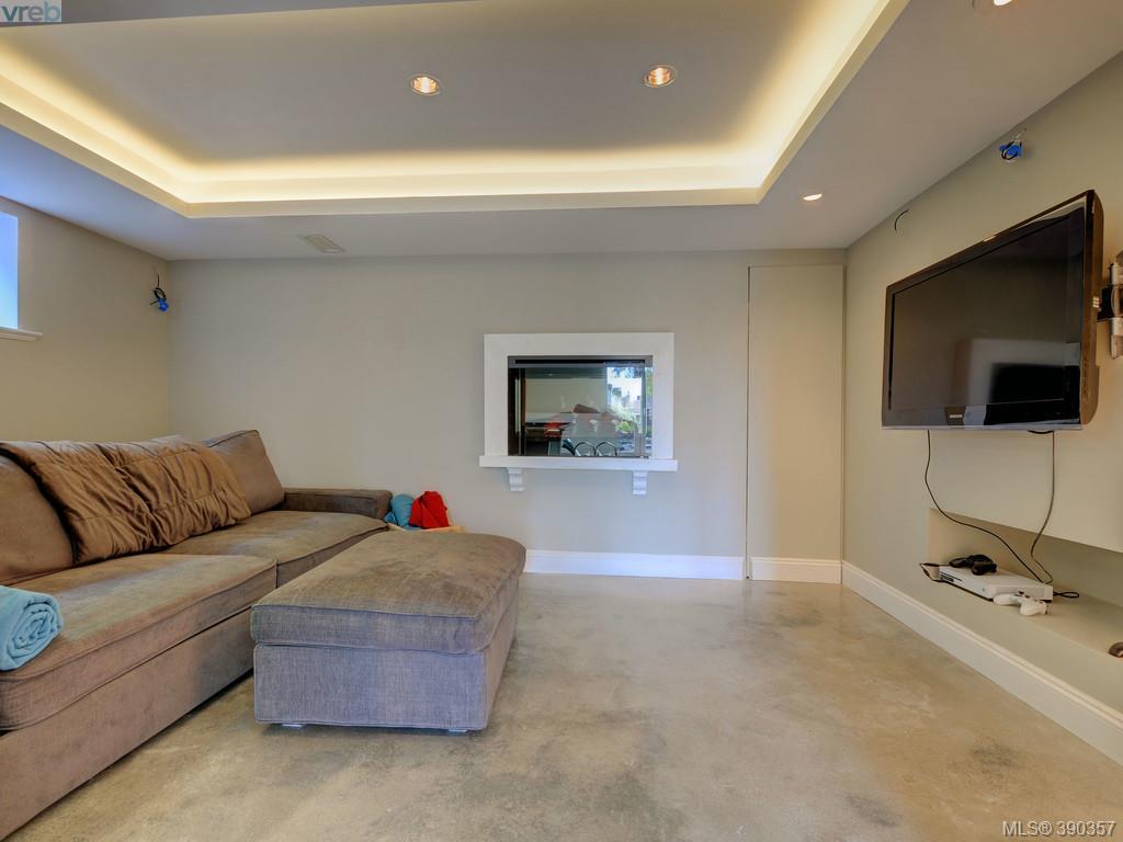 1655 Warren Gardens, Victoria, BC 390357 Mike Boorman