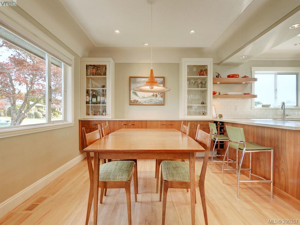 1655 Warren Gardens, Victoria, BC 390357 Mike Boorman