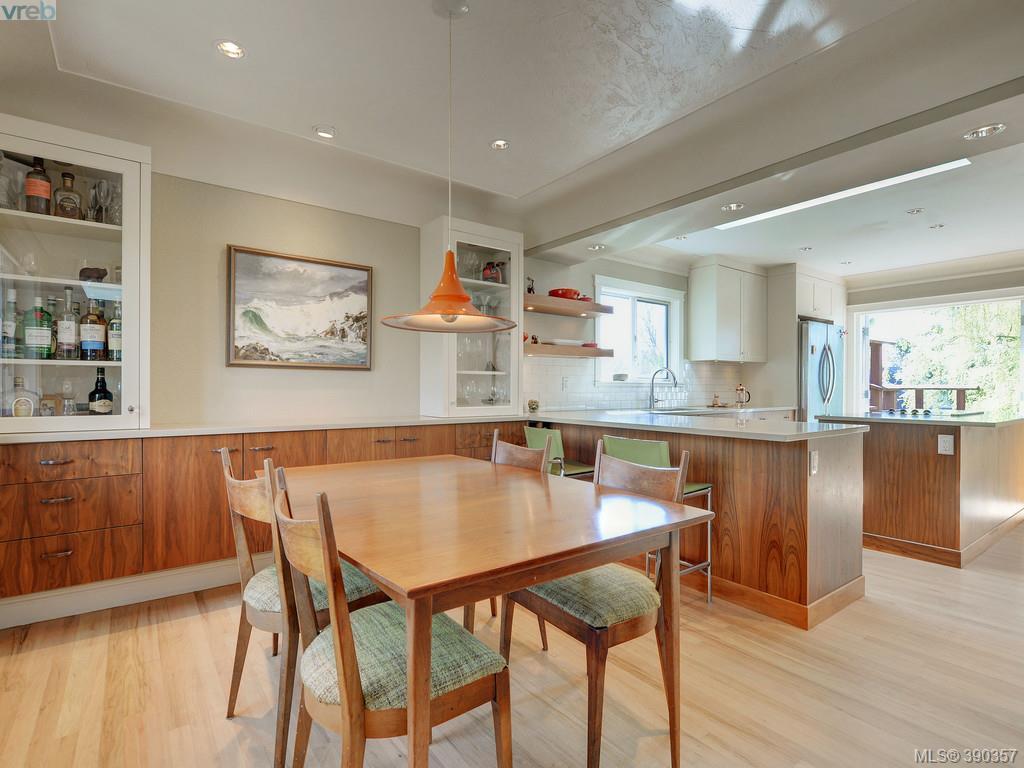 1655 Warren Gardens, Victoria, BC 390357 Mike Boorman