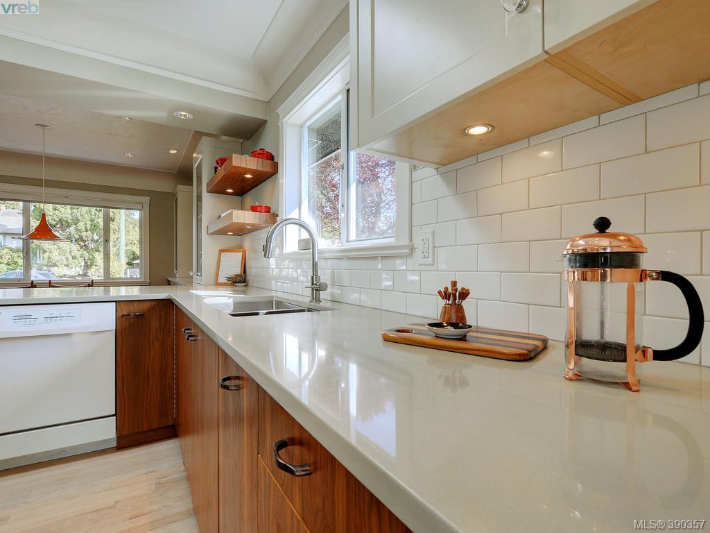 1655 Warren Gardens, Victoria, BC 390357 Mike Boorman