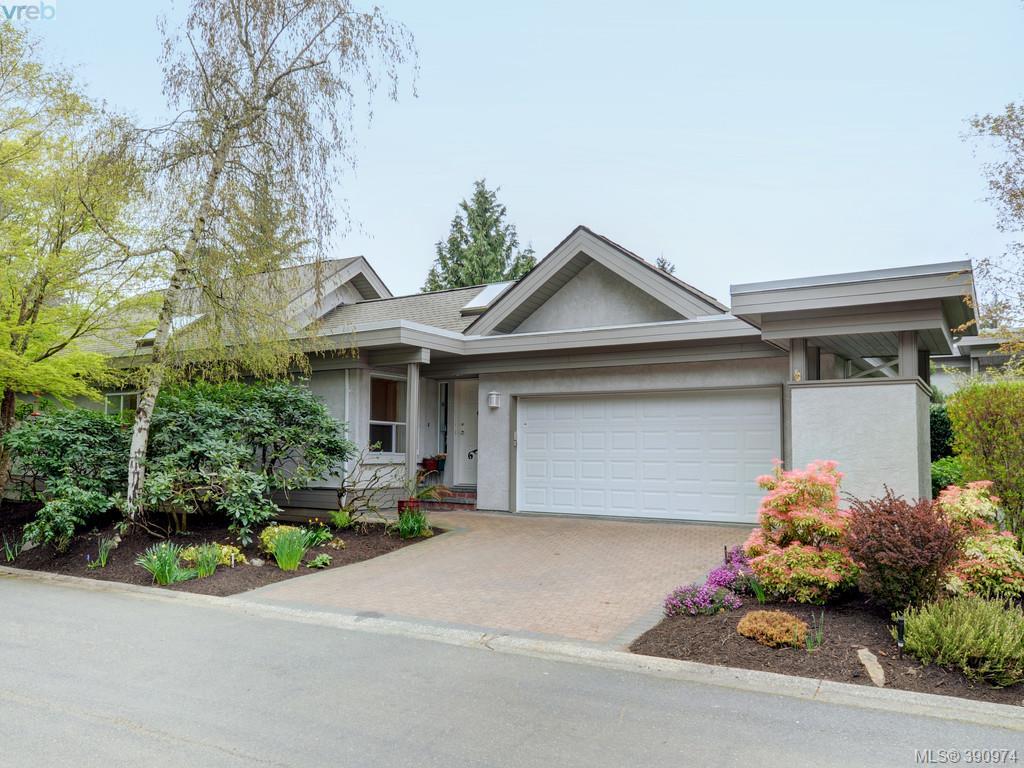  10 928 Bearwood Lane, Victoria, BC 390974 Deedrie Ballard