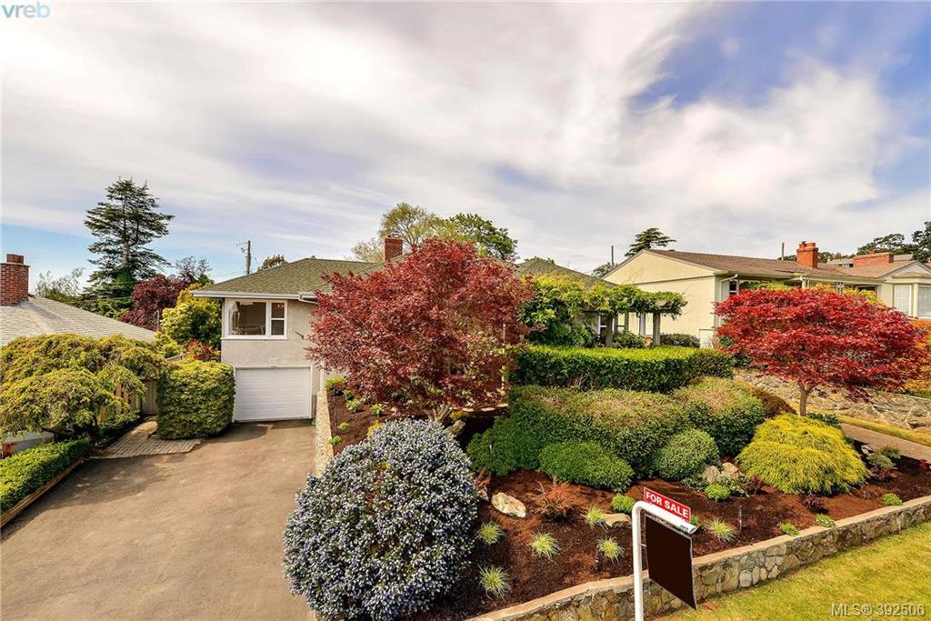 3018 Westdowne Road, Victoria, BC 392506 Miles Takacs