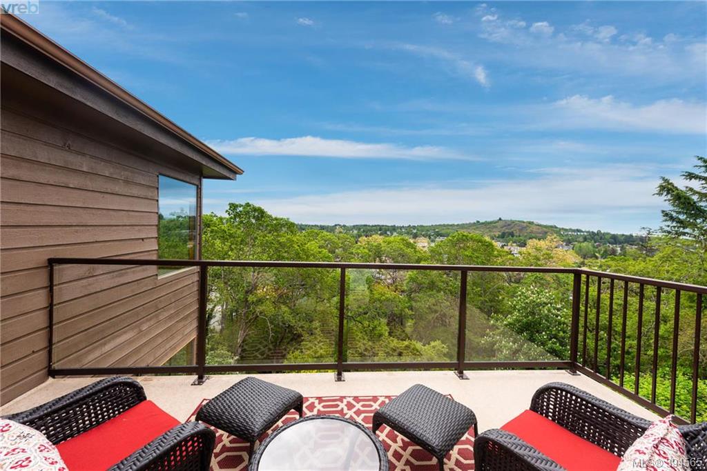 3735 Doncaster Drive, Victoria, BC 394565 Dane Kingsbury Real Estate