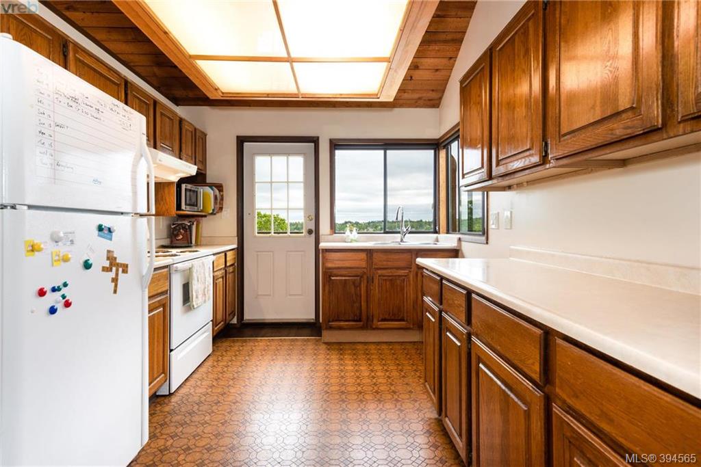 3735 Doncaster Drive, Victoria, BC 394565 Dane Kingsbury Real Estate