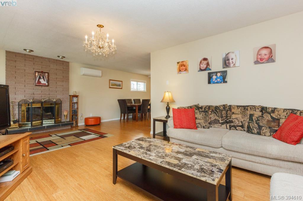 824 Hutchinson Avenue, Victoria, BC 394610 McCollom Real Estate Ltd.