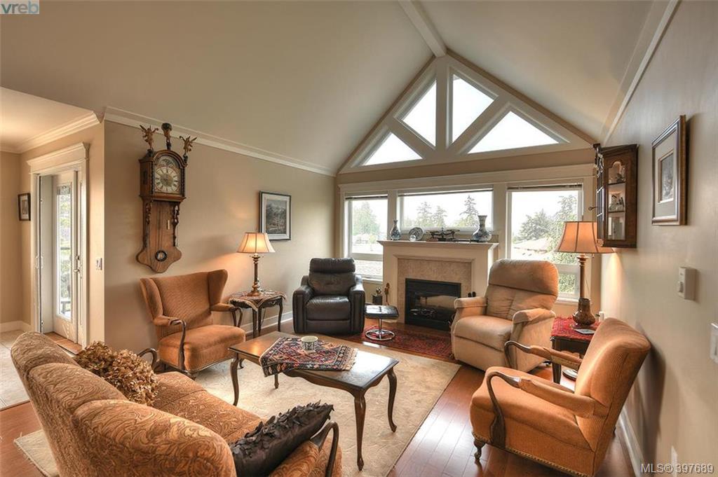  302 537 Heatherdale Lane, Victoria, BC 397689 Gower Smith Real