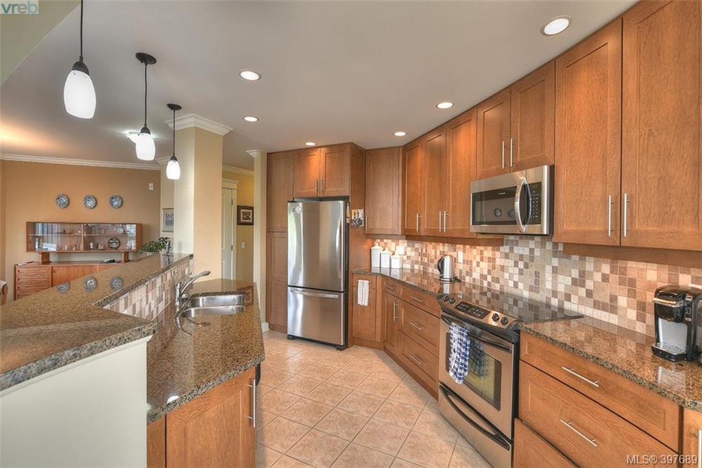  302 537 Heatherdale Lane, Victoria, BC 397689 Gower Smith Real