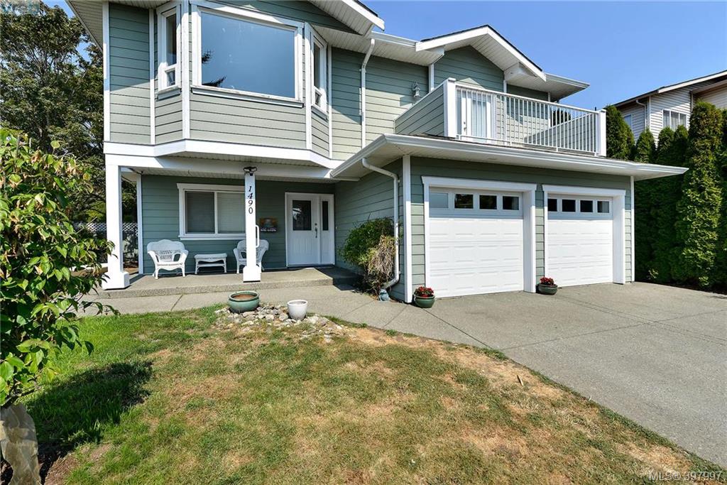 1490 Ocean View Road, Victoria, BC 397997 Miles Takacs