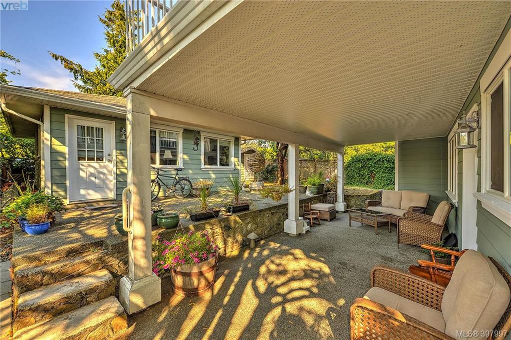 1490 Ocean View Road, Victoria, BC 397997 Miles Takacs