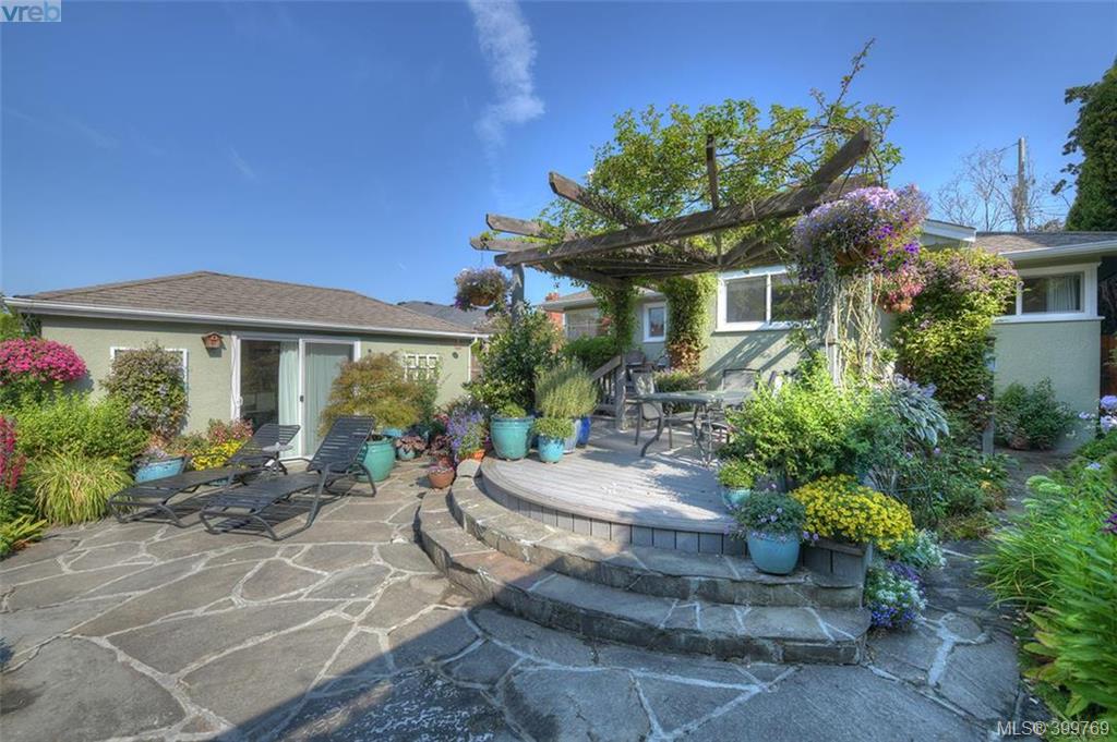 2069 Kings Road, Victoria, BC 399769 Miles Takacs