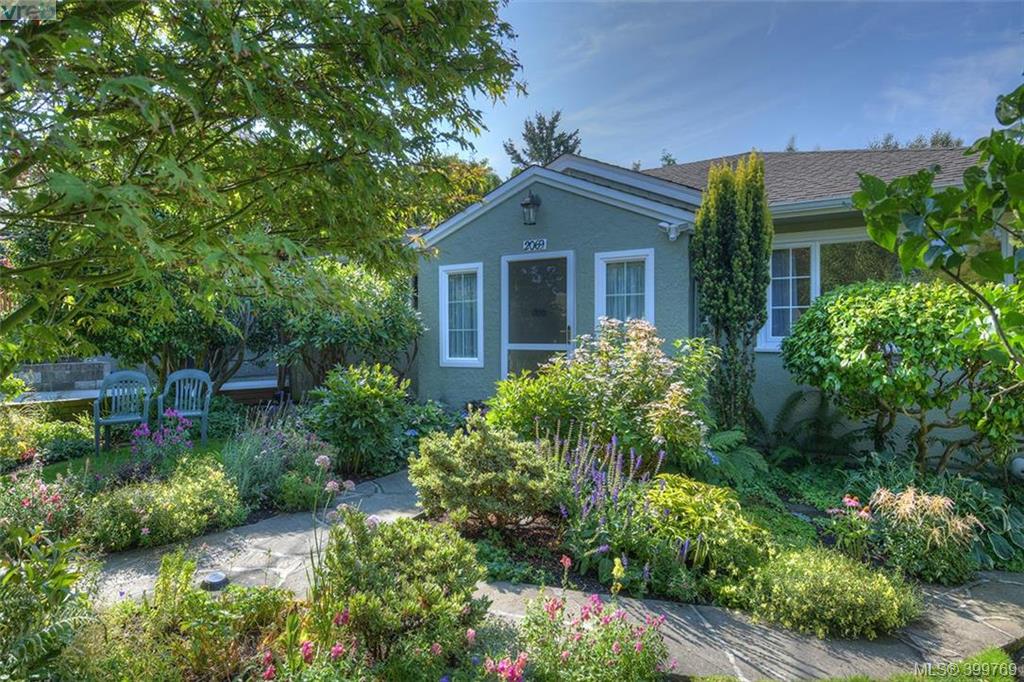 2069 Kings Road, Victoria, BC 399769 Miles Takacs