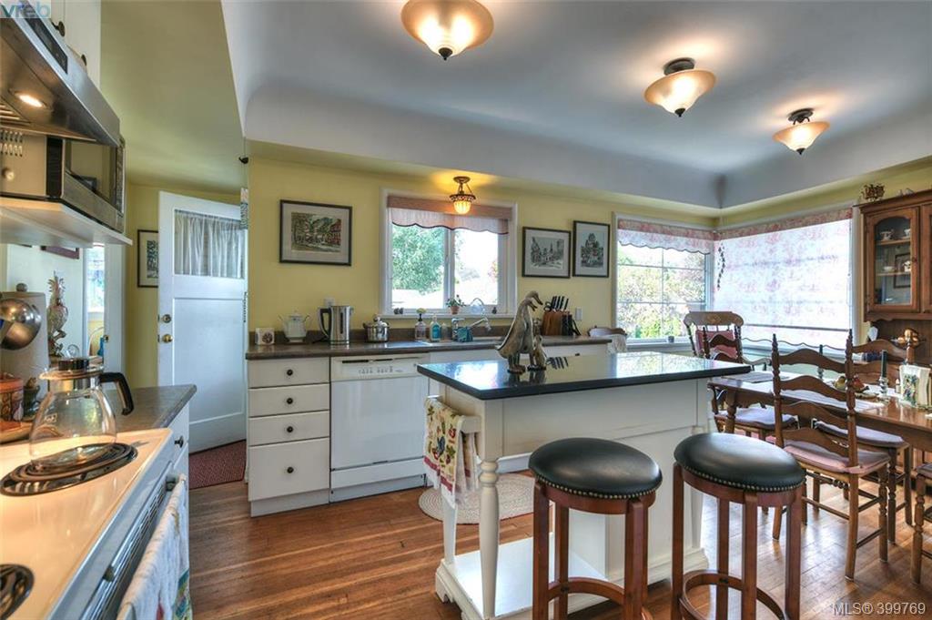 2069 Kings Road, Victoria, BC 399769 Miles Takacs