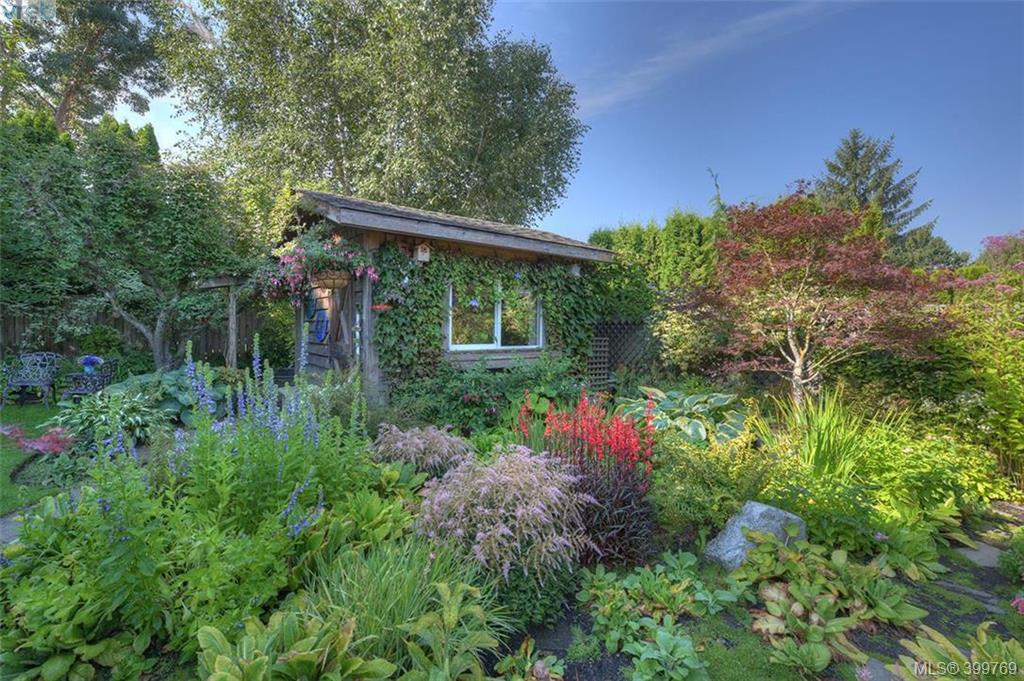 2069 Kings Road, Victoria, BC 399769 Miles Takacs