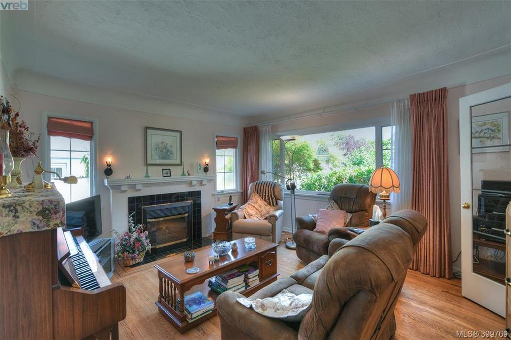 2069 Kings Road, Victoria, BC 399769 Miles Takacs