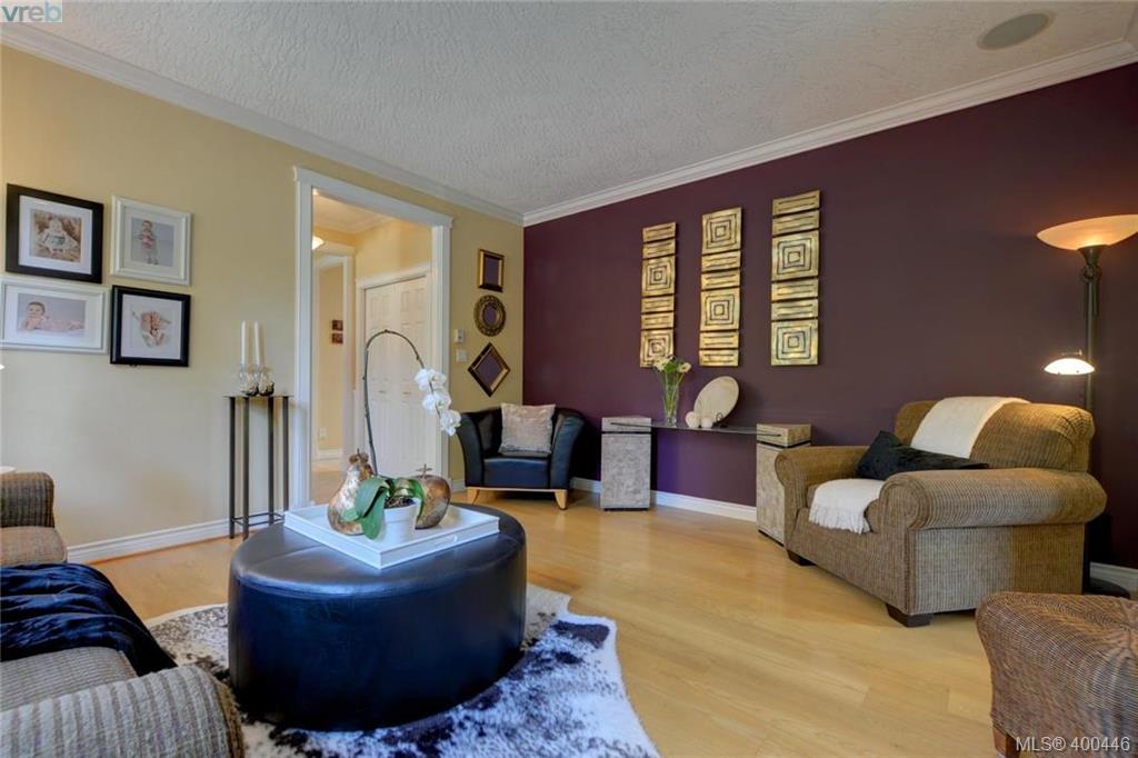  9 3281 Maplewood Road, Victoria, BC 400446 Miles Takacs