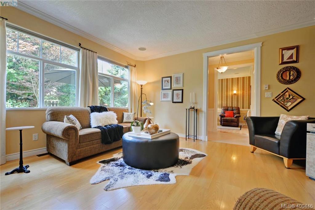  9 3281 Maplewood Road, Victoria, BC 400446 Miles Takacs