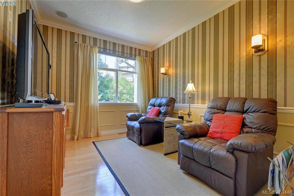  9 3281 Maplewood Road, Victoria, BC 400446 Miles Takacs