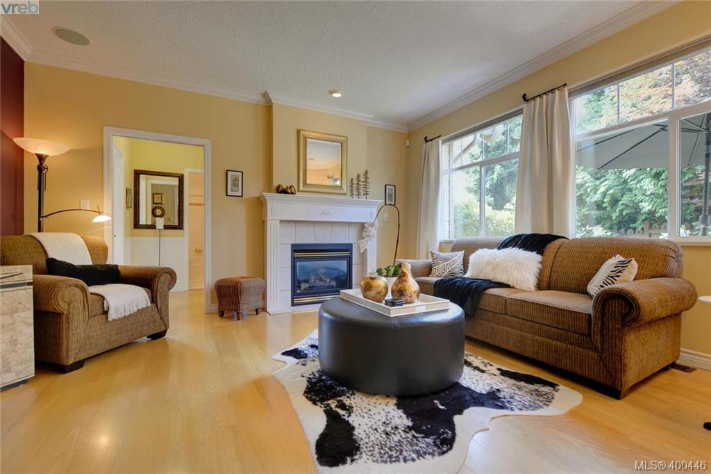  9 3281 Maplewood Road, Victoria, BC 400446 Miles Takacs