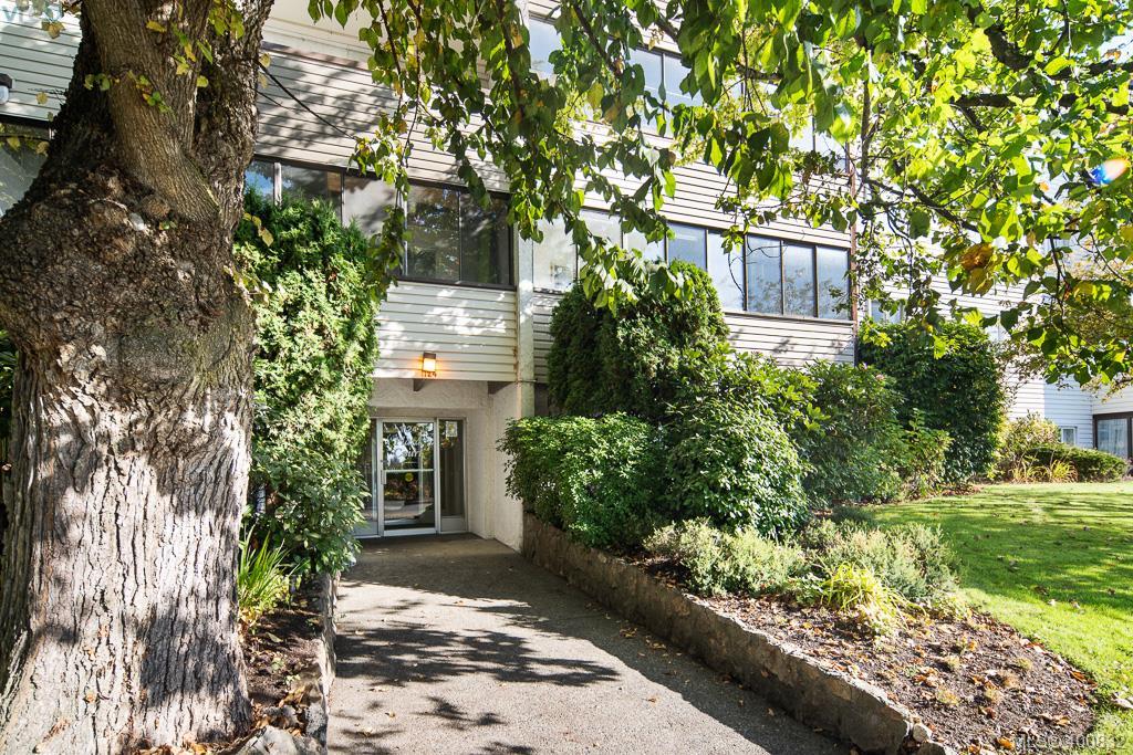  403 1124 Esquimalt Road, Victoria, BC 400832 Marten Homes Real