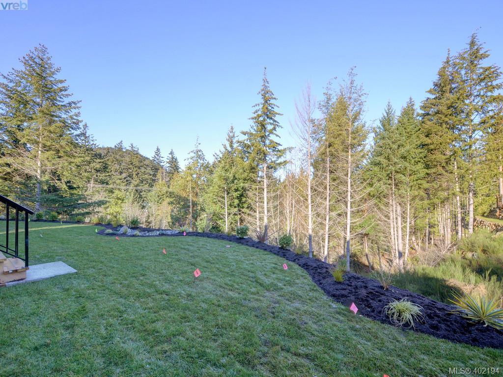 1174 Deer Meadow, Victoria, BC 402194 Kieren Rasura