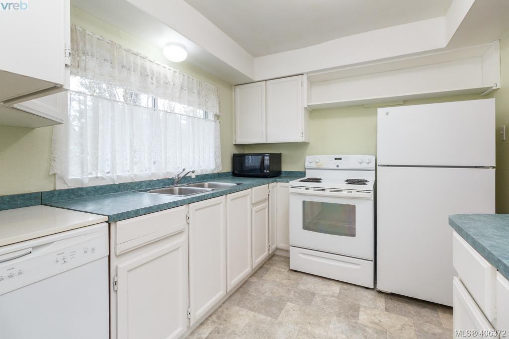 946 Darwin Avenue, Victoria, BC 406372 Julie Swift