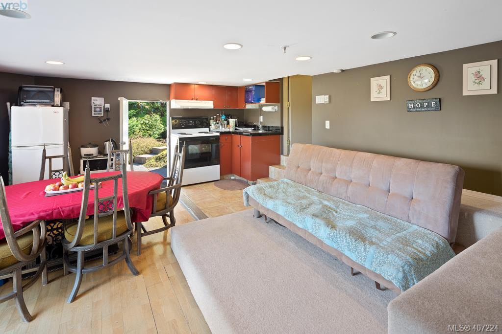 4892 Lochside Drive, Victoria, BC 407224 Berk Cristensen Victoria