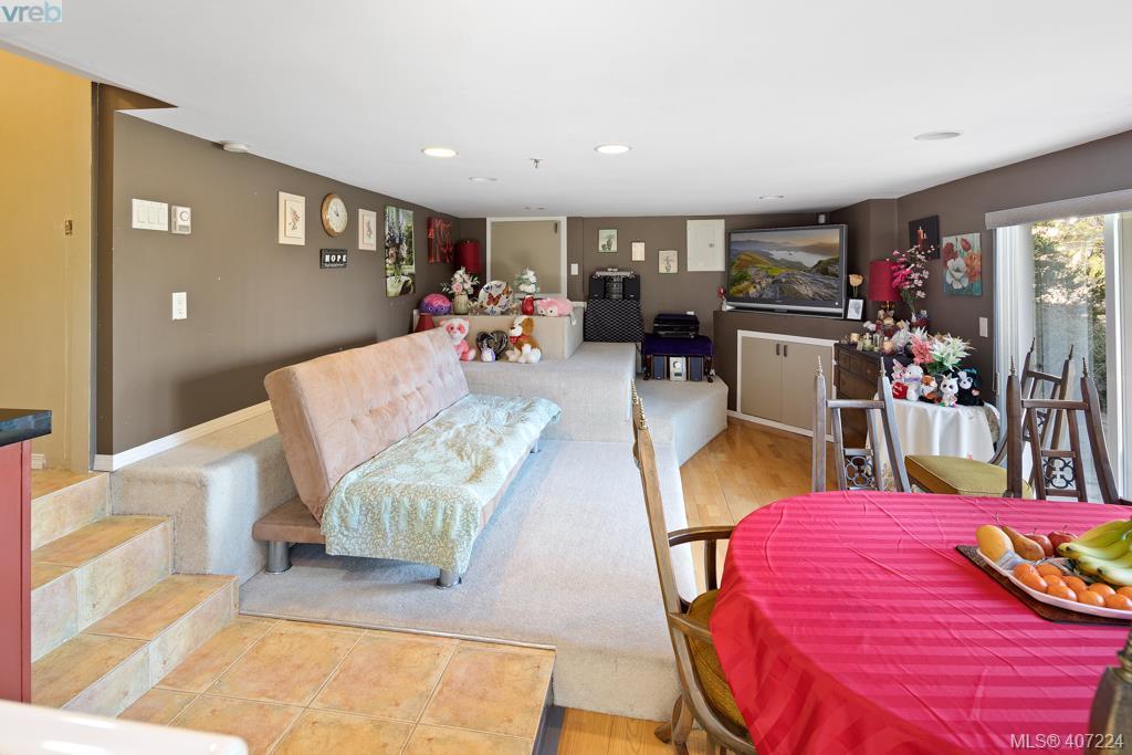 4892 Lochside Drive, Victoria, BC 407224 Berk Cristensen Victoria