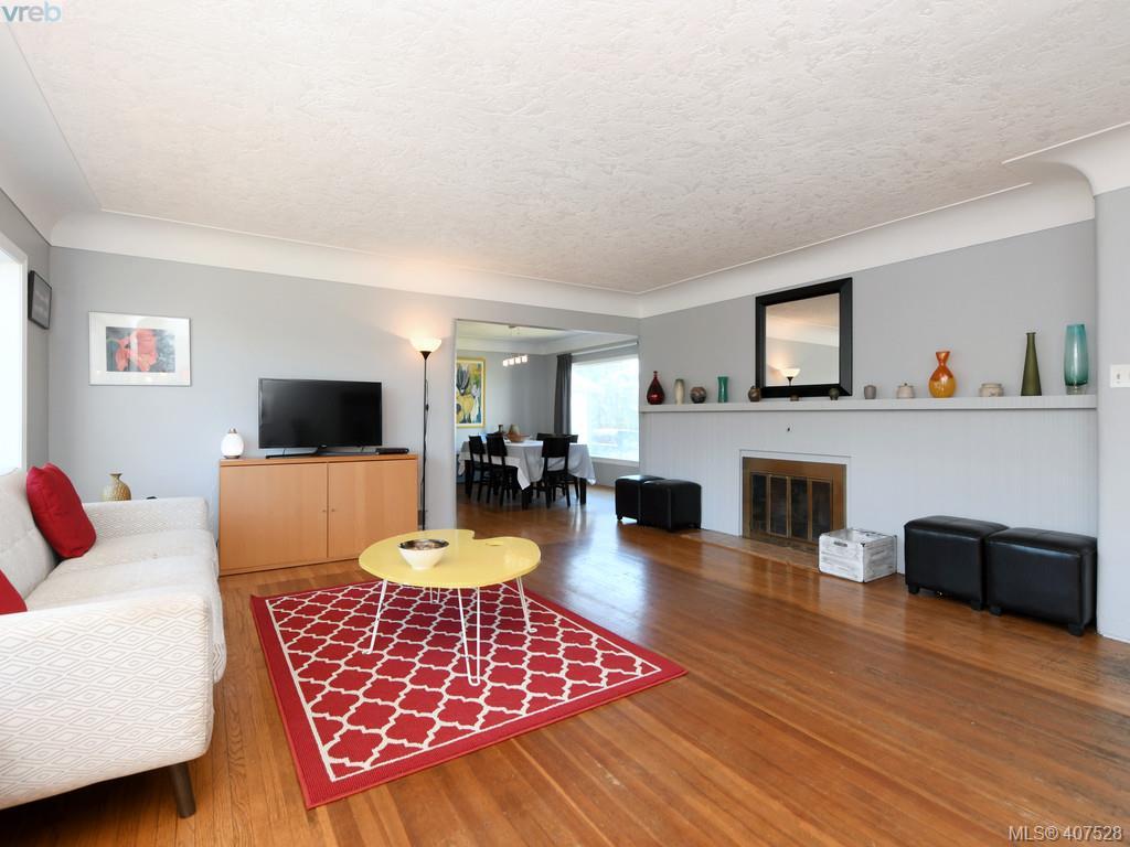 3171 Carman Street, Victoria, BC 407528 Nicole Pelan