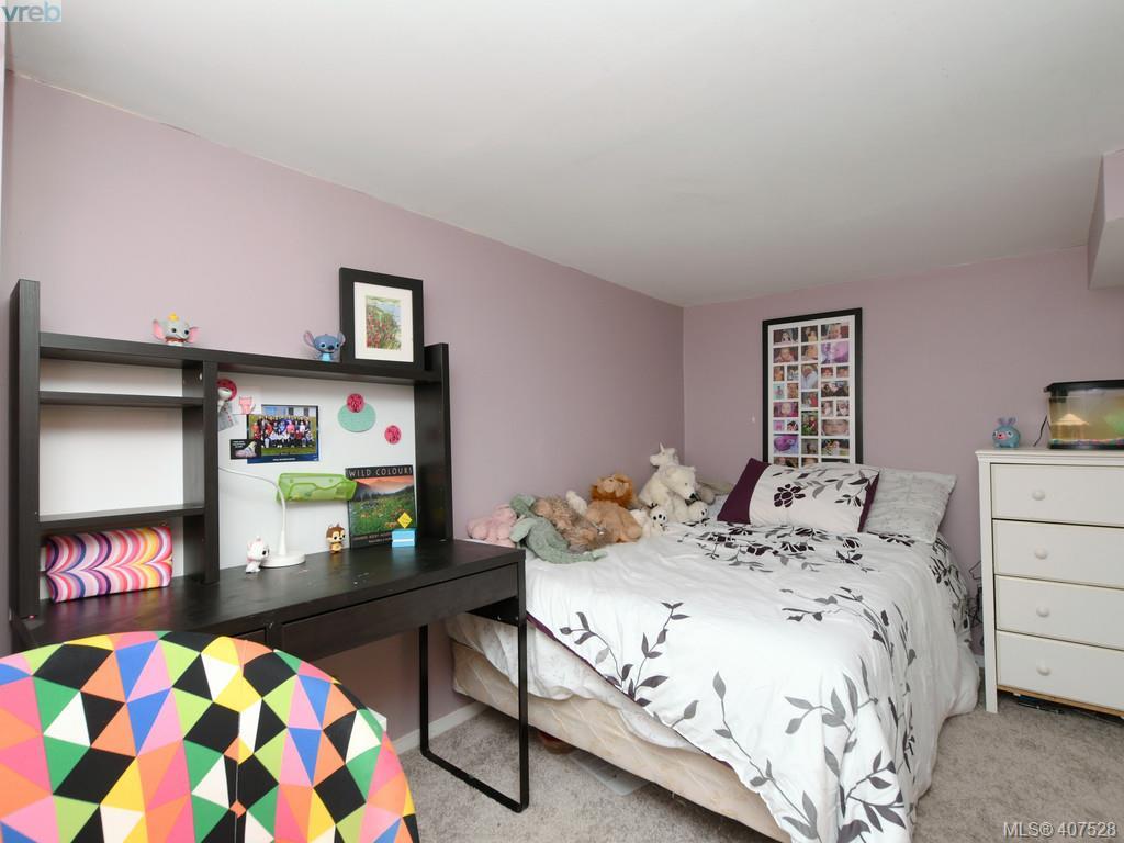 3171 Carman Street, Victoria, BC 407528 Nicole Pelan