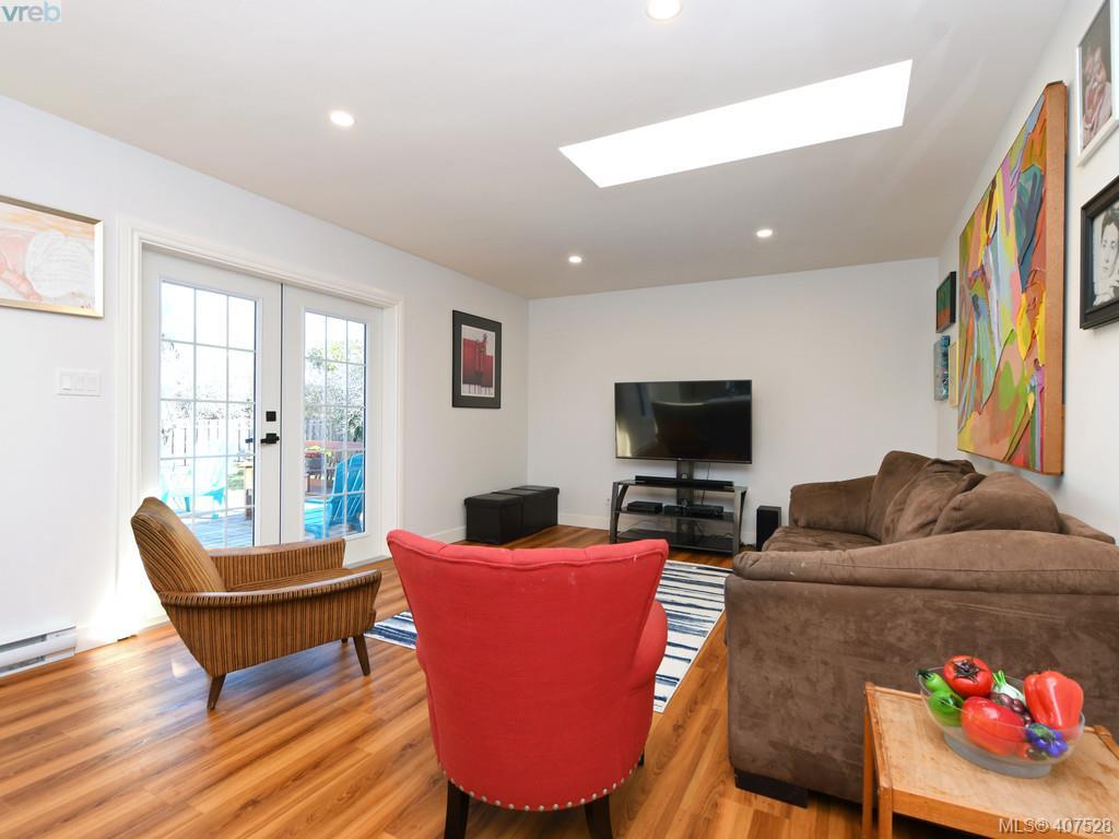 3171 Carman Street, Victoria, BC 407528 Nicole Pelan