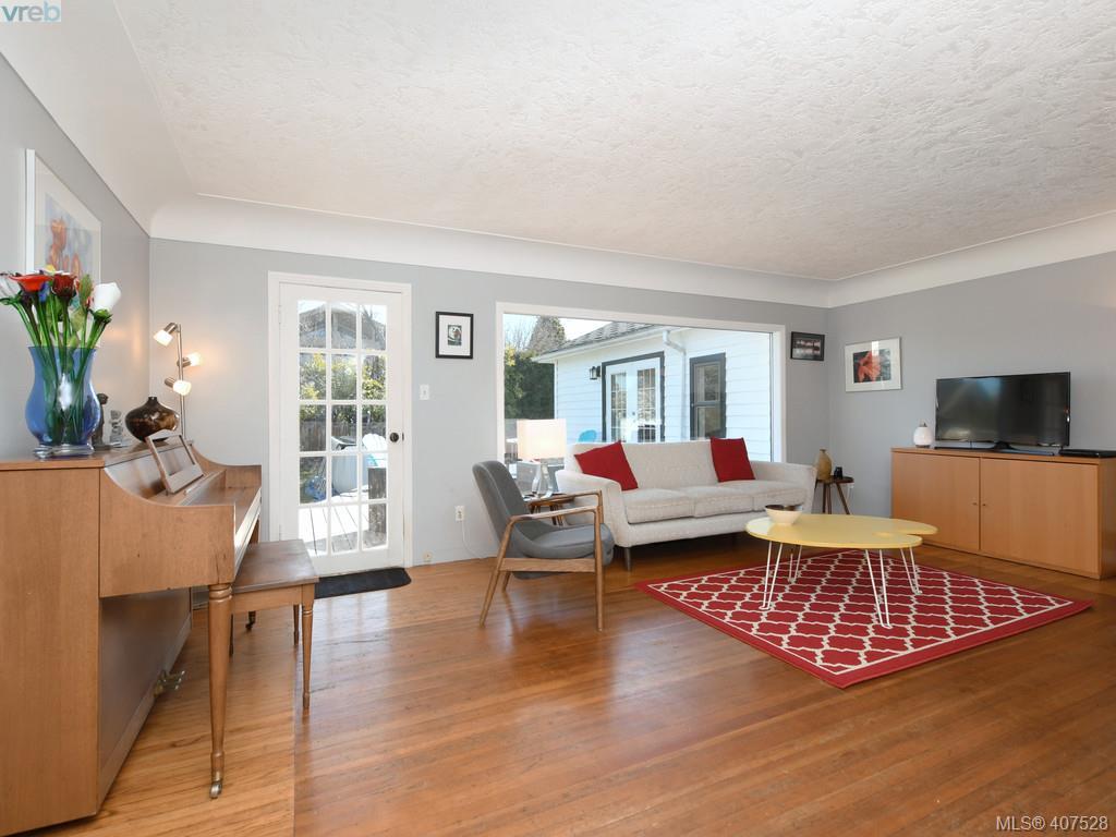 3171 Carman Street, Victoria, BC 407528 Nicole Pelan